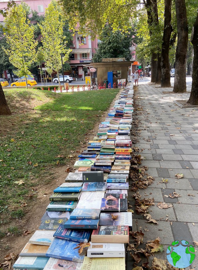 Biblioteca callejera Tirana