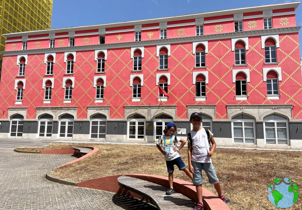 Edificio Gobierno Tirana