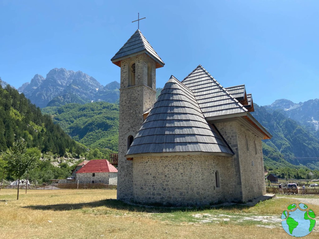 Iglesia en Theth, Albania